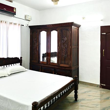 Ambili Riverfront Villa With Party Hall Irimbranallur Exteriér fotografie