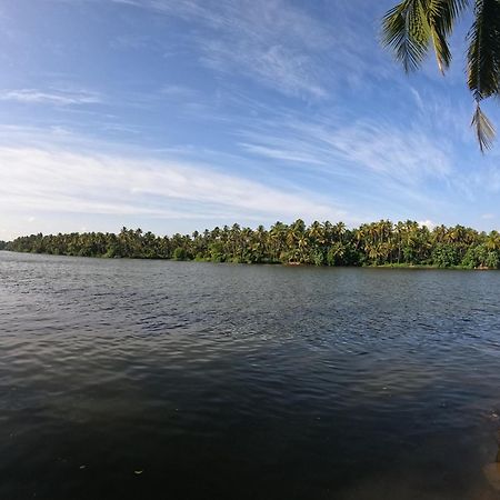 Ambili Riverfront Villa With Party Hall Irimbranallur Exteriér fotografie