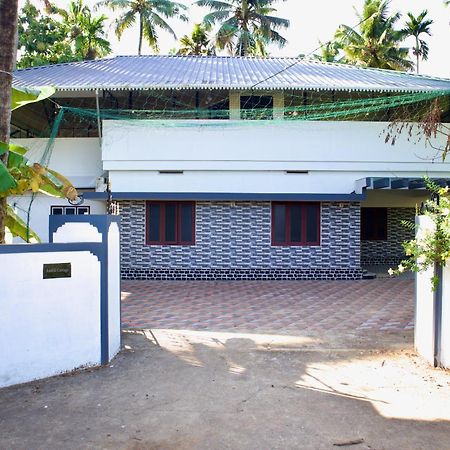 Ambili Riverfront Villa With Party Hall Irimbranallur Exteriér fotografie