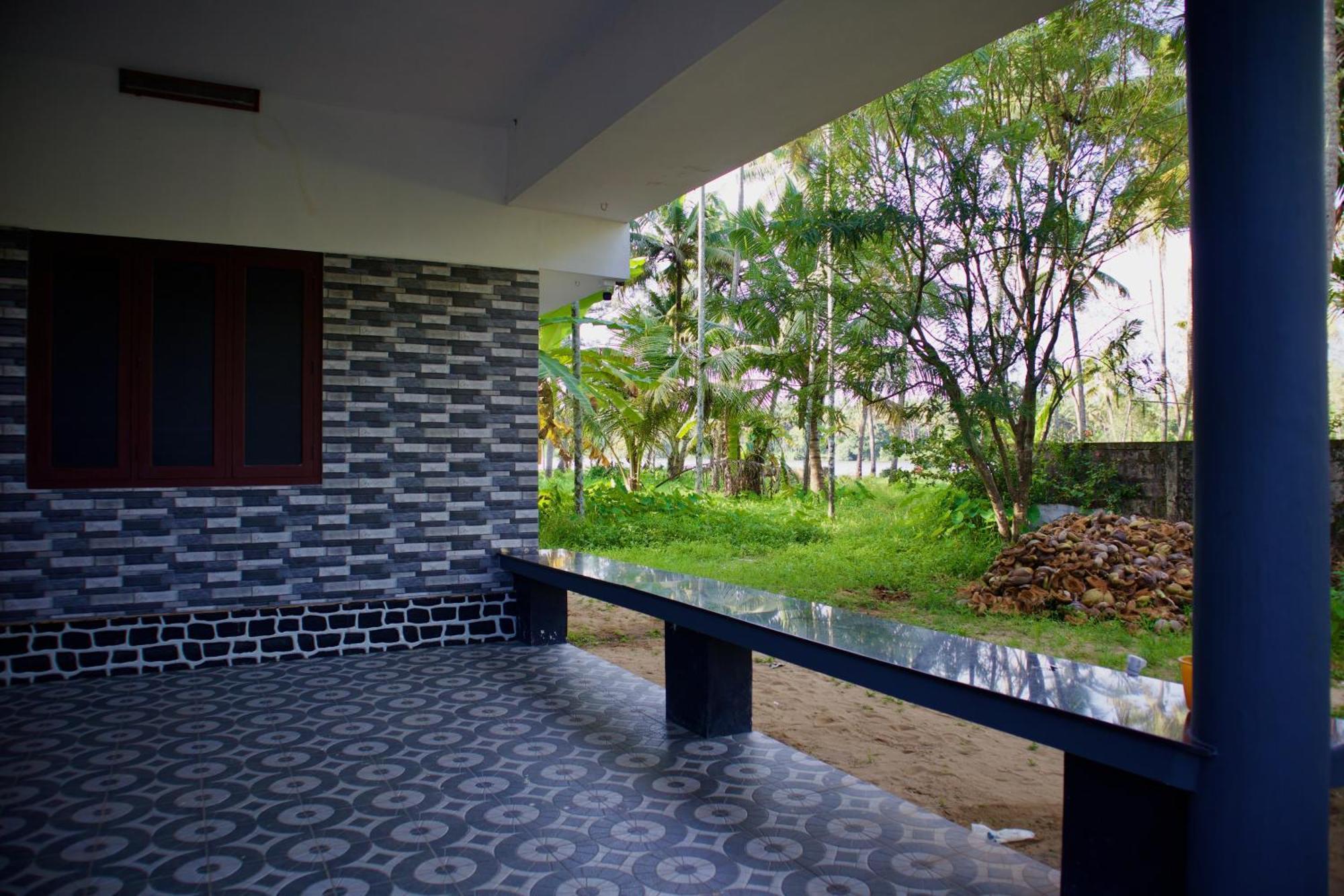 Ambili Riverfront Villa With Party Hall Irimbranallur Exteriér fotografie