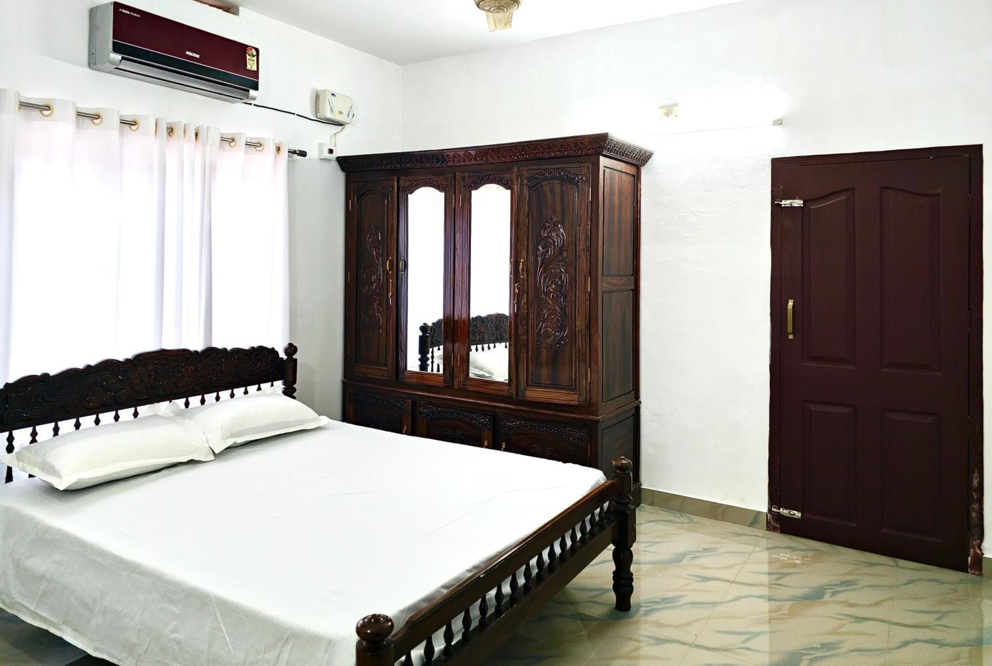 Ambili Riverfront Villa With Party Hall Irimbranallur Exteriér fotografie